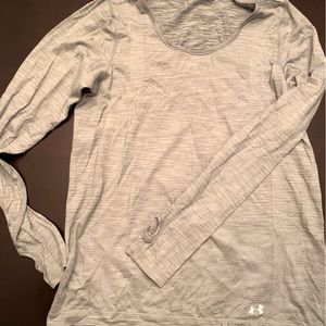 Under Armor women’s activewear dry lock material size M gray